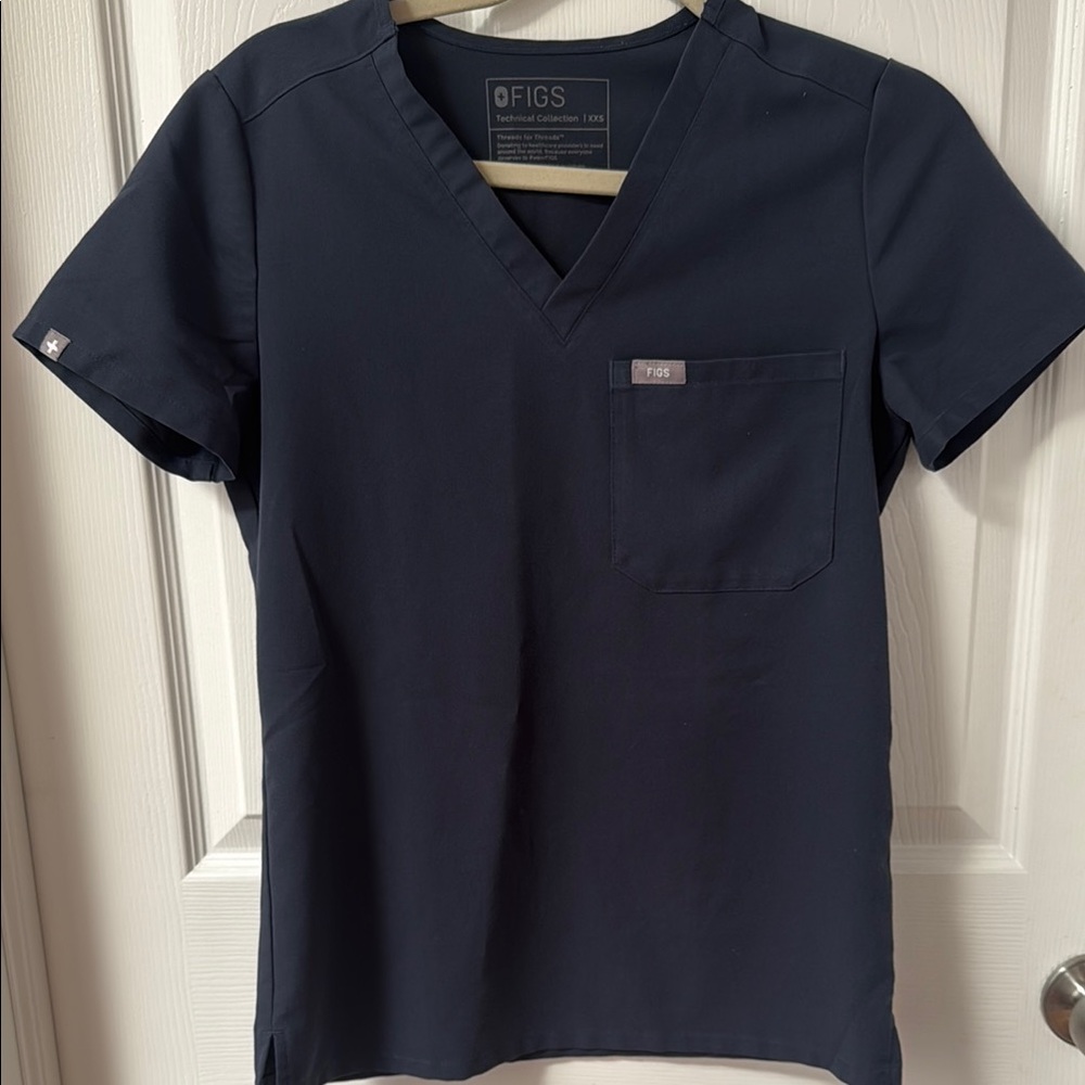 FIGS Women’s Light Gray Shirt